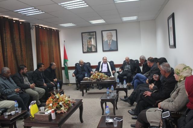 محافظ جنين رمضان يستنكر الاعتداء على مكتب الشؤون الاجتماعية التابع لوكالة الغوث في مخيم جنين